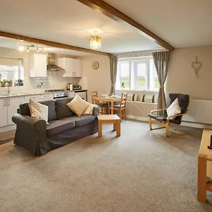  Holiday home Host & - Cosy United Kingdom