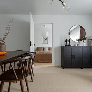 https://urban-oasis-on-sodermalm-sleeps-six.find-stockholm-hotels.com